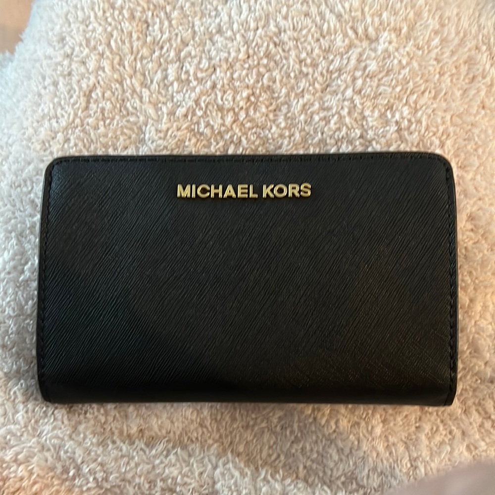 MICHAEL KORS jet set travel wallet. Brand new perfect size